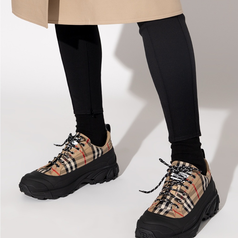 BURBERRY
ARTHUR CHECKERED SNEAKER - Picture 10 of 12